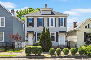 Exterior - LUX Newly Renovated Home Walk to German Village (Columbus)
