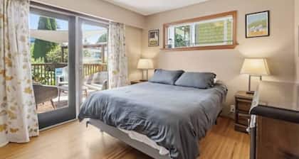 Cozy 2BR House | Full Kitchen · Backyard