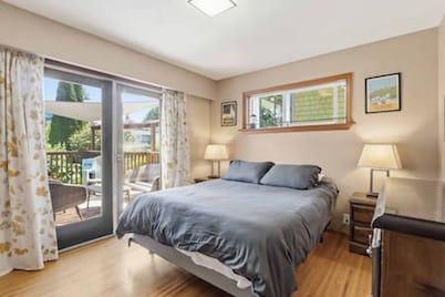 Cozy 2BR House | Full Kitchen · Backyard