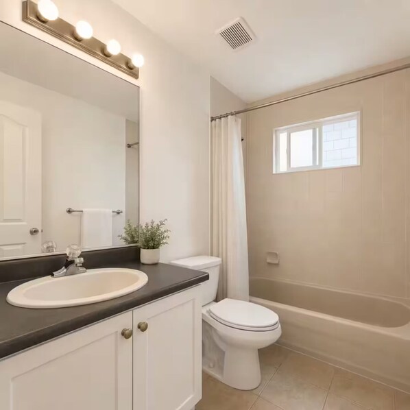A bathroom with a sink, toilet, and bathtub. - Studio in Sophia’s sweet home (Vancouver)
