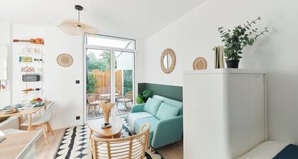Univers Studio with a private terrace, 2' from Lille