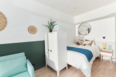 Univers Studio with a private terrace, 2' from Lille