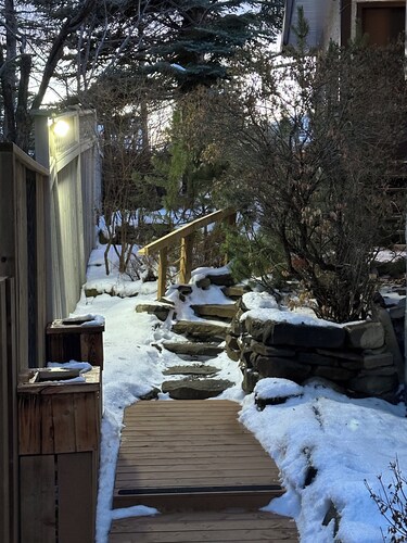 3BR 2BA Walkout basement Fully backs onto provincial Park pooltable&foosball.
