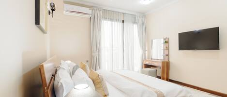 2 bedrooms, iron/ironing board, WiFi, bed sheets