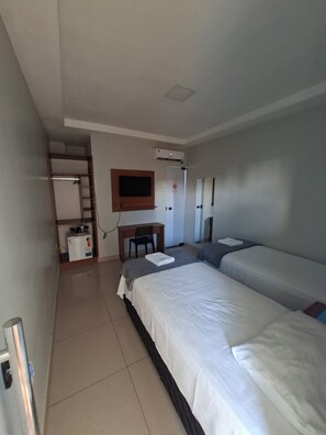 Classic Twin Room - BOTUS HOTEL (Barcarena)