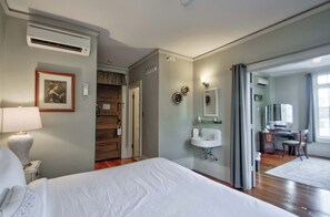 Room - The Peak at Centralia Square | Historic Suite 201 (Centralia)