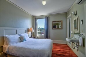 WiFi, bed sheets - The Peak at Centralia Square | Historic Suite 311 (Centralia)