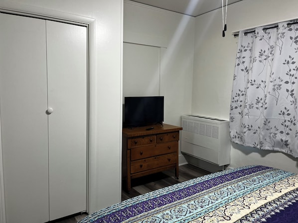 2 bedrooms, iron/ironing board, WiFi (free), bed sheets