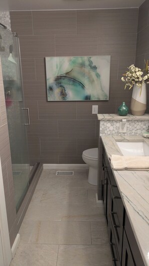Bathroom - Exceptional 3 bedroom/3 bath +Office - Shorewood on the Sound! (Burien)