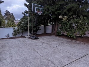 Sports court - Exceptional 3 bedroom/3 bath +Office - Shorewood on the Sound! (Burien)
