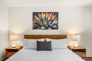Iron/ironing board, WiFi, bed sheets - Long-Term Rental, Walk to the Plaza, Near Sprouts (Santa Fe)