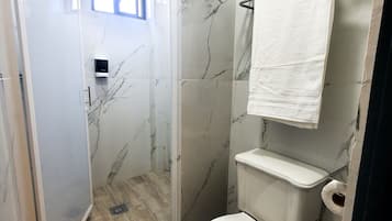 Handdoeken, zeep, shampoo, toiletpapier