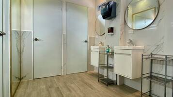 Towels, soap, shampoo, toilet paper