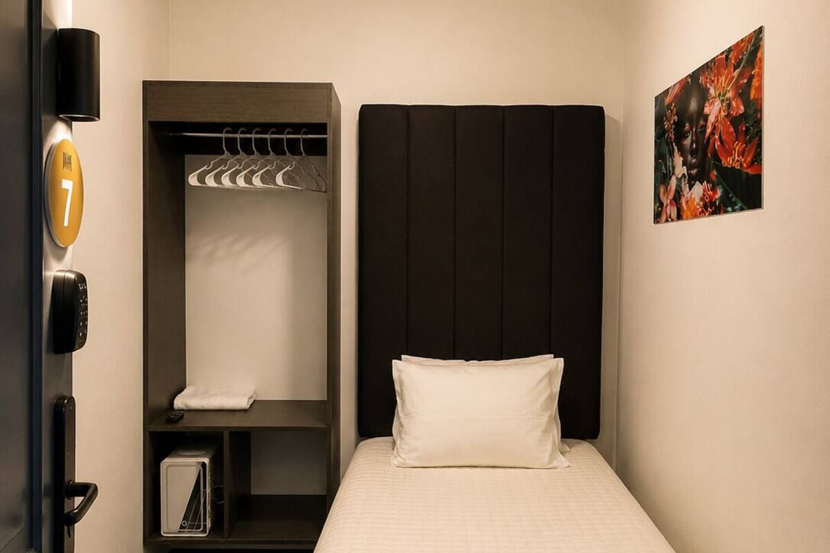 Free WiFi, bed sheets
