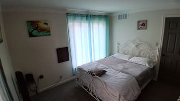 2 bedrooms, iron/ironing board, WiFi (free), bed sheets
