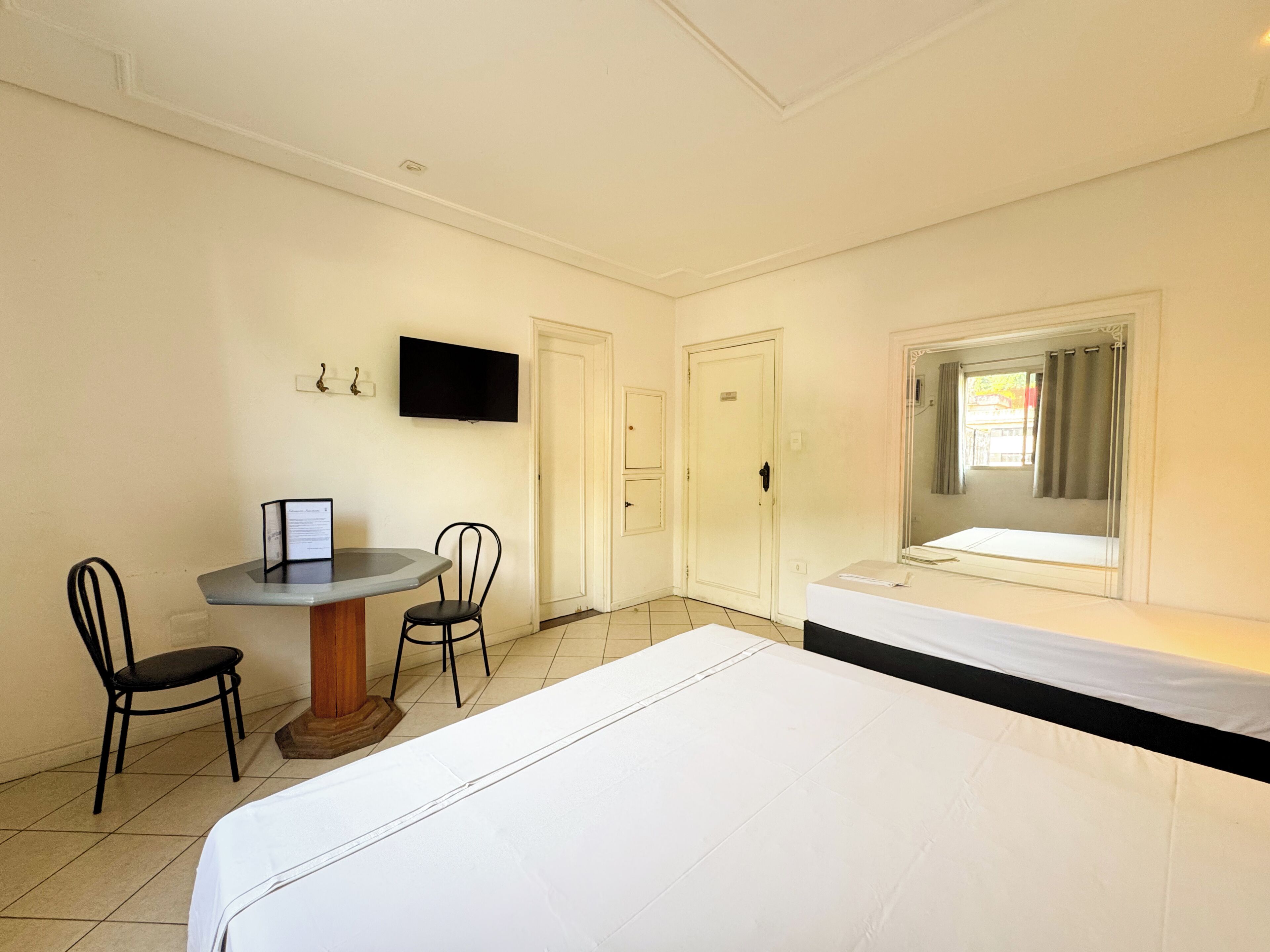 Habitación básica con 1 cama matrimonial o 2 individuales | Wifi gratis 