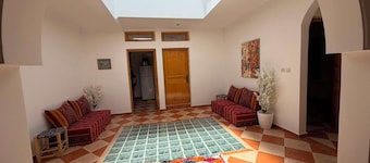 beautiful peaceful retreat with private garden and mountain views
