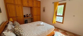 beautiful peaceful retreat with private garden and mountain views