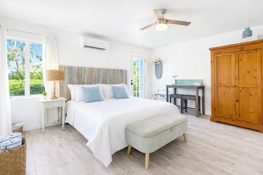 Lido Bungalow Walk To Beach & St. Armand's Circle - Sarasota, FL