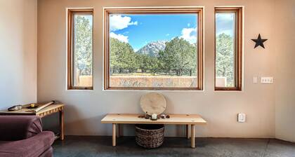 Beautiful 2-bedroom cottage in nice Crestone for a relaxing stay