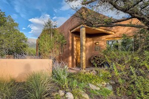 Exterior - Beautiful 2-bedroom cottage in nice Crestone for a relaxing stay (Crestone)
