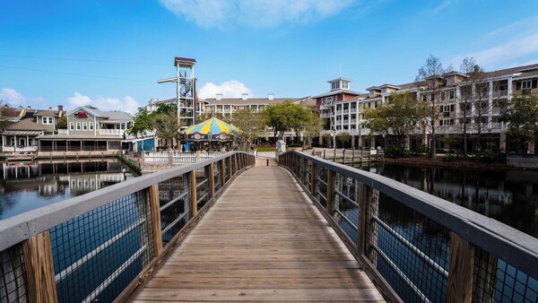 Wharf & Wander By Avantstay Walk To Village + Beach Tram + Resort Pool + Golf Baytowne Wharf - Miramar Beach, FL