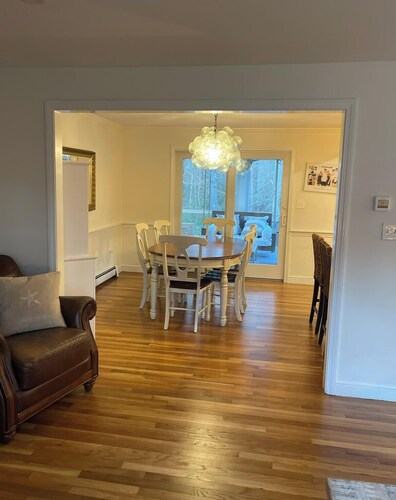 Spacious 4-bedroom house in lovely Duxbury with AC 4 miles to Duxbury beach