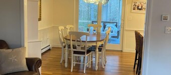 Spacious 4-bedroom house in lovely Duxbury with AC 4 miles to Duxbury beach