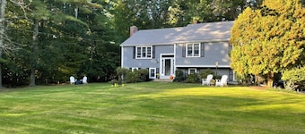Spacious 4-bedroom house in lovely Duxbury with AC 4 miles to Duxbury beach