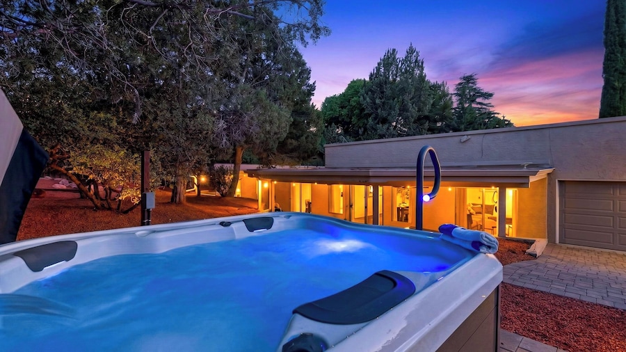 Juniper Hideout by Avantstay Red Rock Views + Hot Tub + Sauna + Game Room Near Sedona Trails