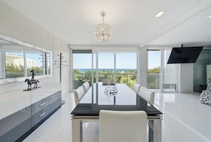 Dining - Luxury Beachfront Apartment 3 Bedrooms, Spectacular Viewx (Cancún)