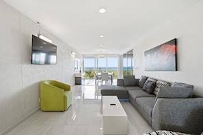Living area - Luxury Beachfront Apartment 3 Bedrooms, Spectacular Viewx (Cancún)