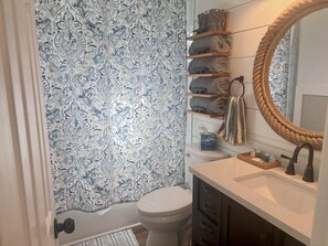 Bathroom - Willard Retreat - Pet friendly, golf cart included (Homosassa)
