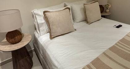 Adorable 1-bedroom bed & breakfast with AC in Providence