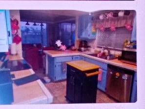 Private kitchen - N Phx/PV "House share" w/Pool w/female & dog. Conveniently located near 51 frwy (Phoenix)