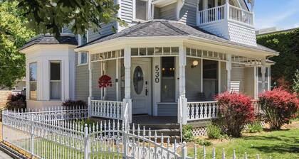 Porter House Victorian | Hot tub & King Suite