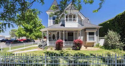 Porter House Victorian | Hot tub & King Suite
