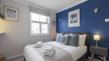 3 bedrooms, desk, iron/ironing board, free WiFi