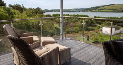 The Dunes, Gwbert, Cardigan – A contemporary coastal escape overlooking the Teifi Estuary.
