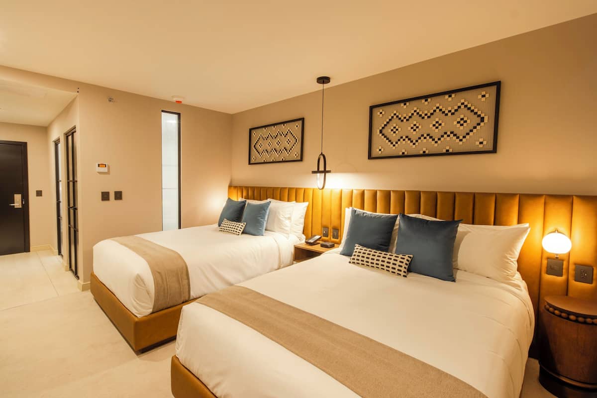Ropa de cama de alta calidad y minibar