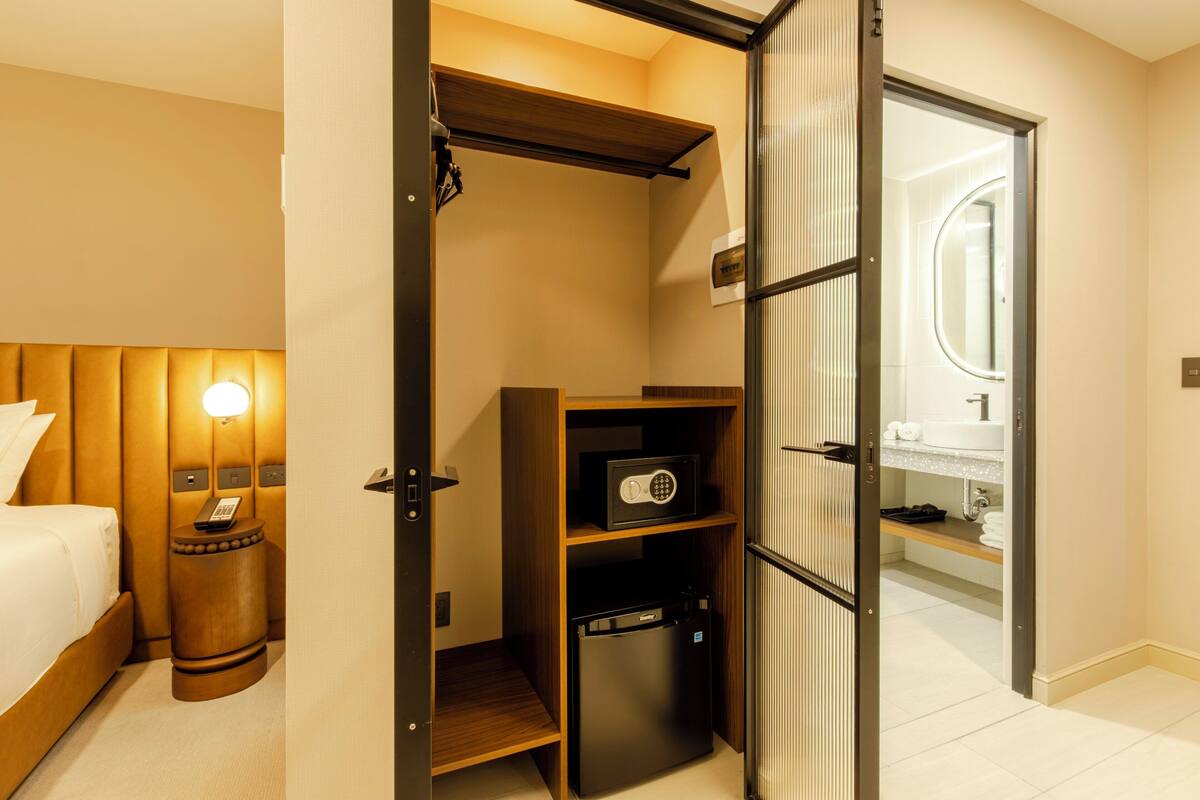 Premium bedding, minibar, in-room safe, desk