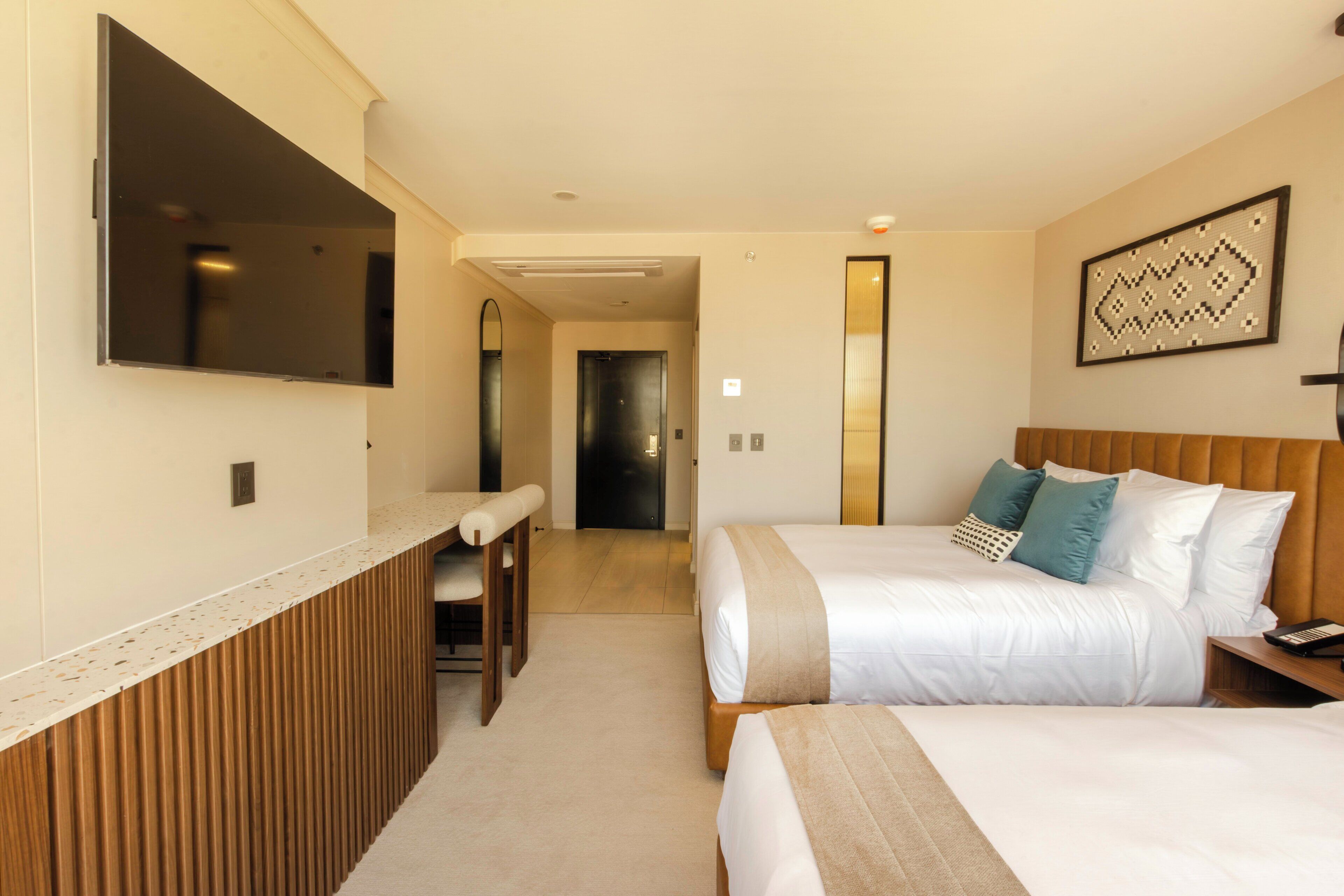 Kamar Standar, 2 Tempat Tidur Queen | Seprai premium, minibar, brankas, dan meja kerja
