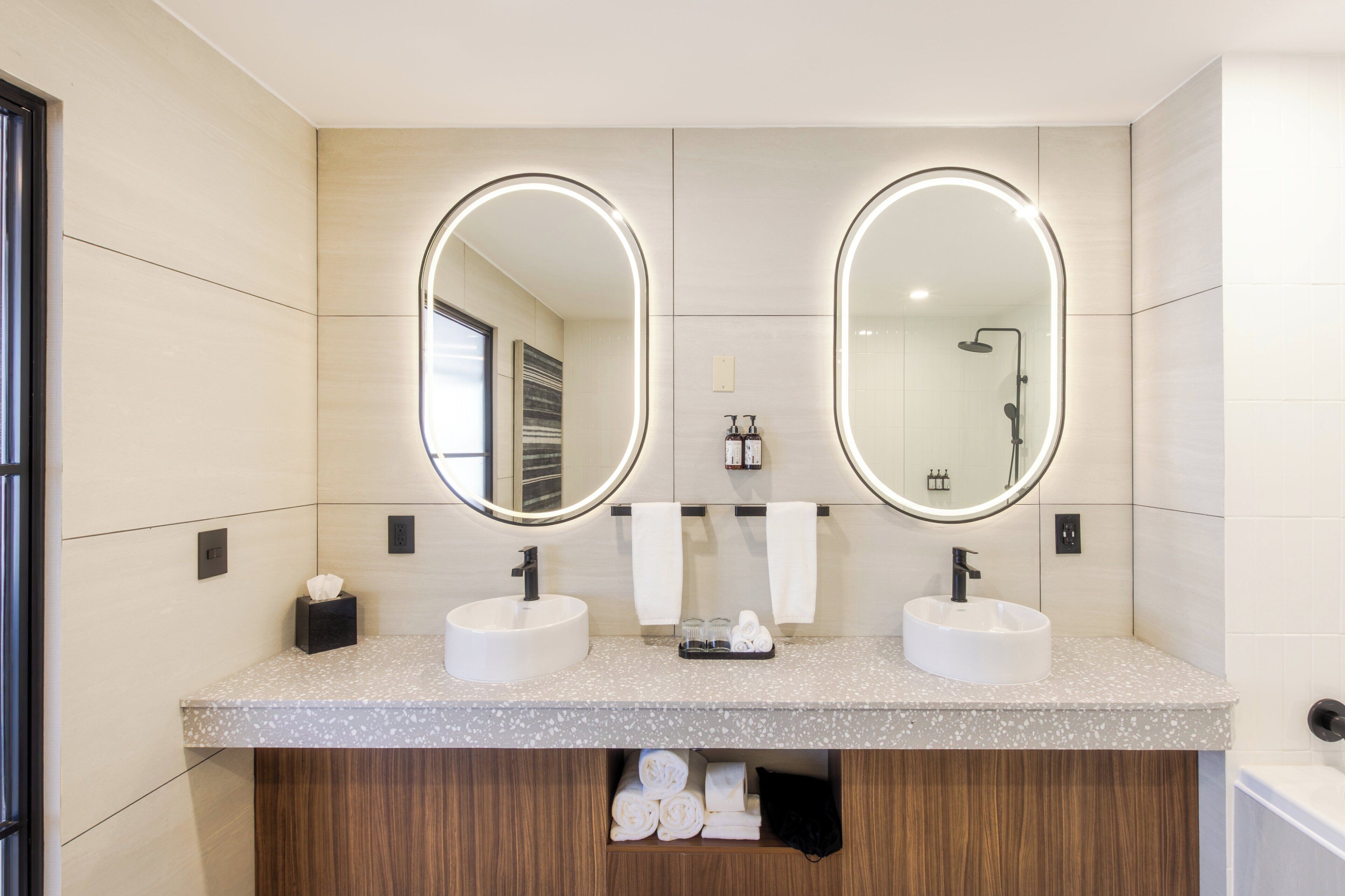 Chambre Premium, 1 très grand lit | Salle de bain
