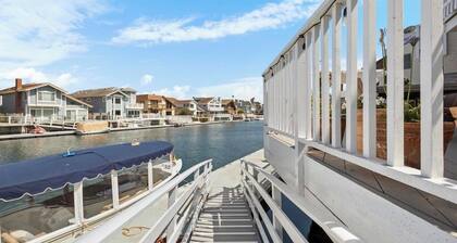Oversized Private Dock Home with 5 Bedrooms, 3 Baths plus outdoor shower and Spa
