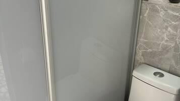 Dusche, Handtücher, Seife, Toilettenpapier