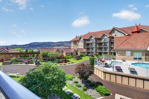 Pool - Downtown Pool View 2 Bdrm 449 On The Lake (Kelowna)
