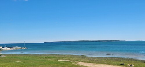 "Bluewater Beach" 5th wheel camper in Fairport - 435' of Lake Michigan shoreline
