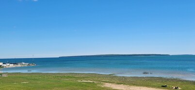 "Bluewater Beach" 5th wheel camper in Fairport - 435' of Lake Michigan shoreline