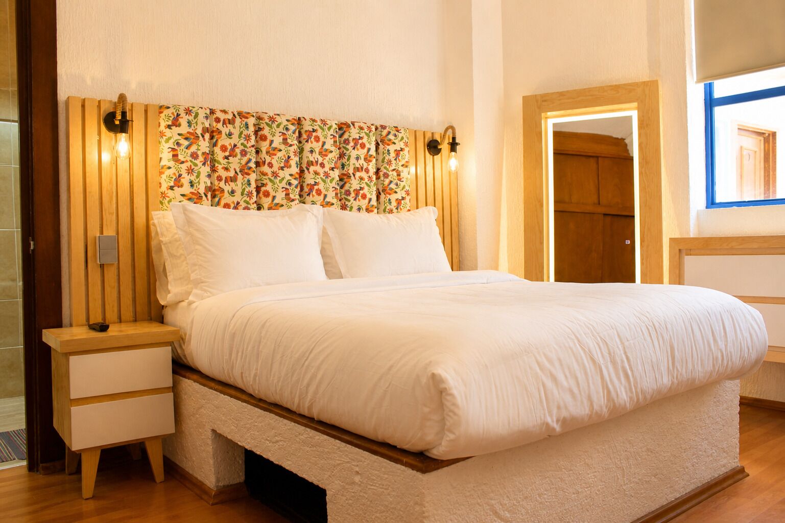 Suite Comfort, pemandangan halaman | Brankas, ruang kerja ramah laptop, dan setrika/meja setrika