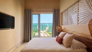 Desk, iron/ironing board, WiFi, bed sheets